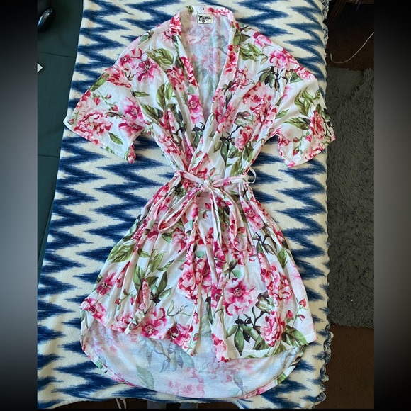 Fit Fab Fun Show Me Your Mumu Floral Robe - Picture 5 of 9